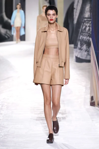 Look 5